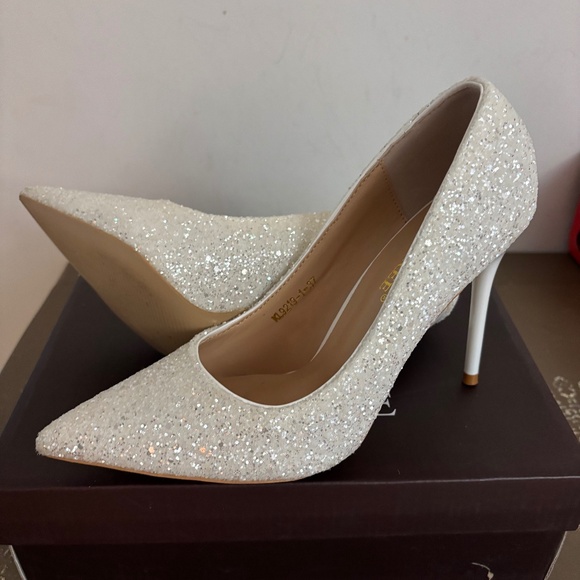 White gliter high heels - Picture 1 of 1